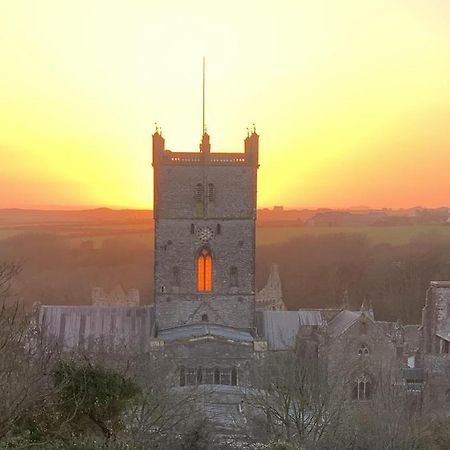 St Davids Gin & Kitchen - The Cathedral Villas Экстерьер фото