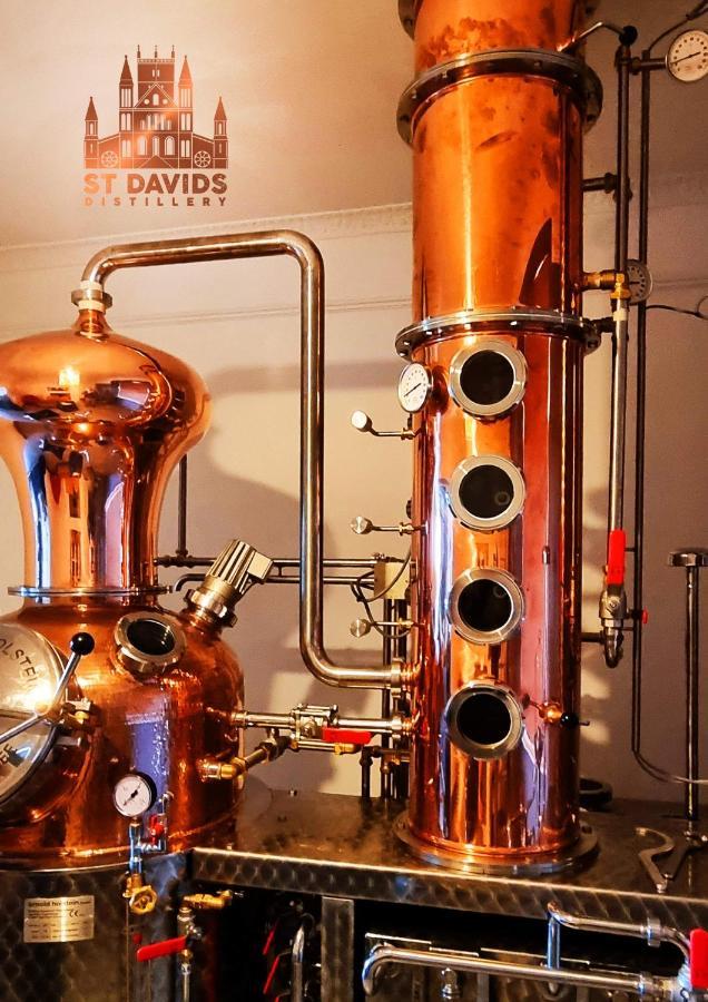 St Davids Gin & Kitchen - The Cathedral Villas Экстерьер фото