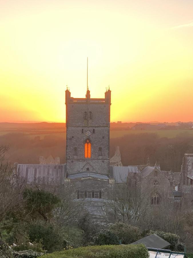 St Davids Gin & Kitchen - The Cathedral Villas Экстерьер фото