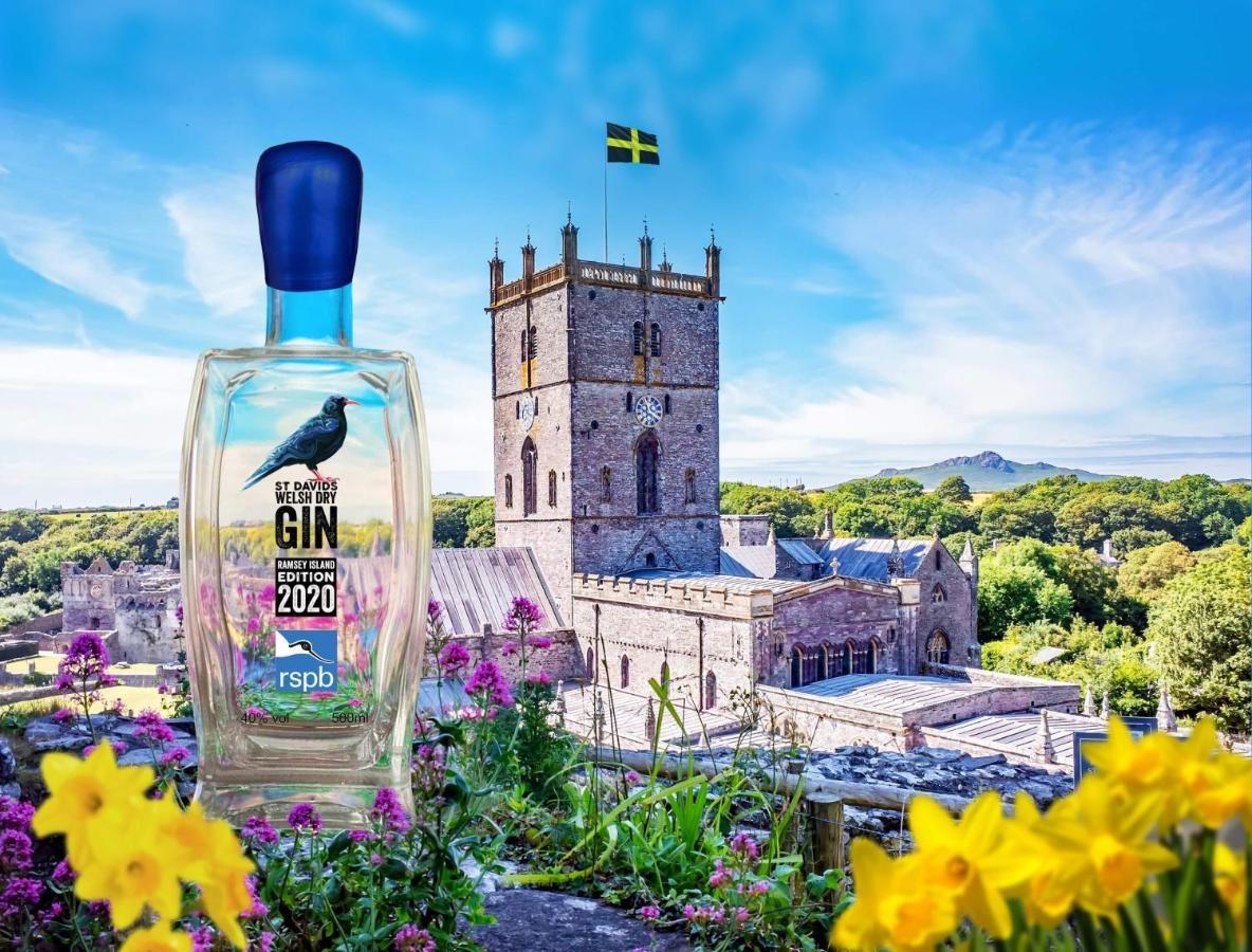 St Davids Gin & Kitchen - The Cathedral Villas Экстерьер фото