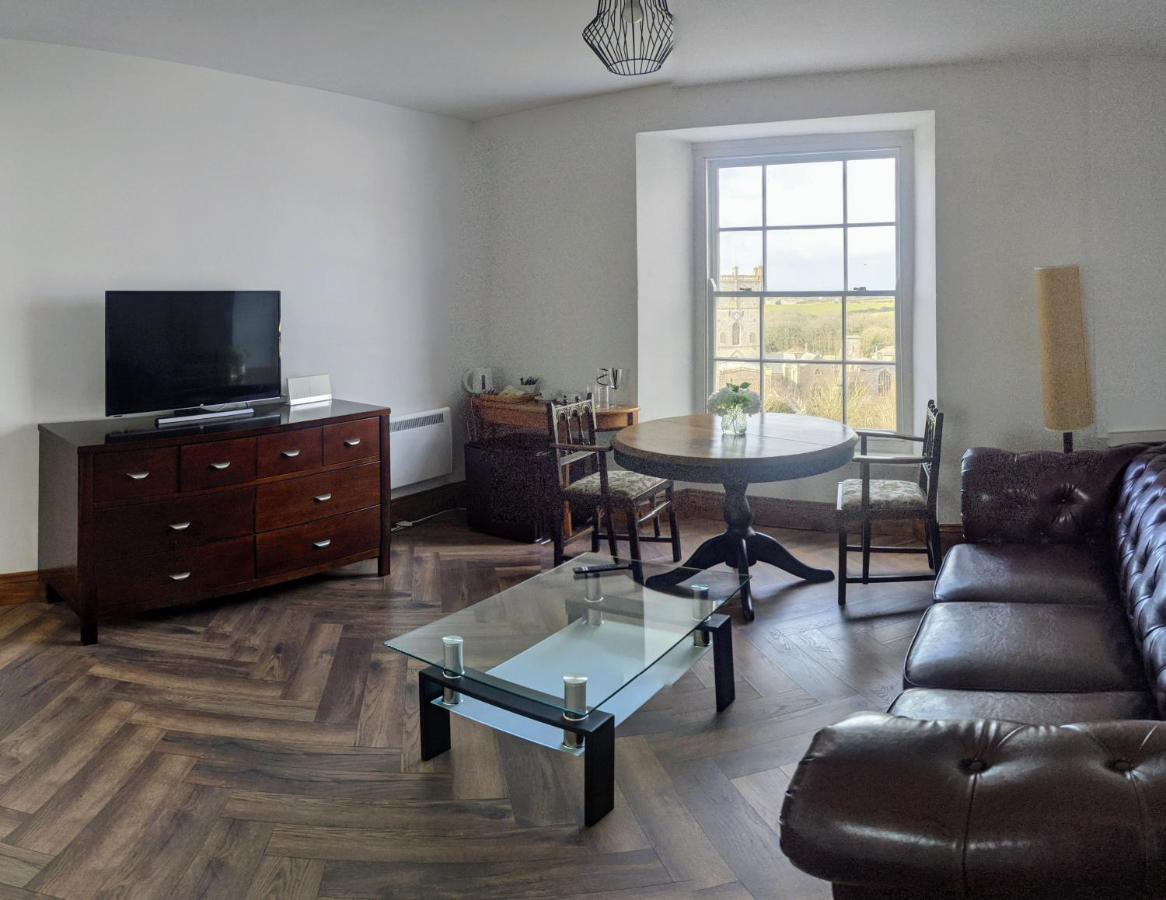 St Davids Gin & Kitchen - The Cathedral Villas Экстерьер фото