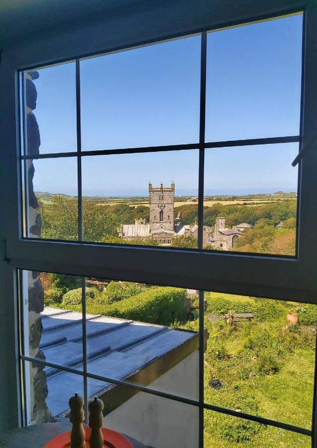 St Davids Gin & Kitchen - The Cathedral Villas Экстерьер фото
