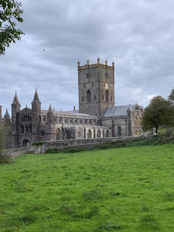 St Davids Gin & Kitchen - The Cathedral Villas Экстерьер фото